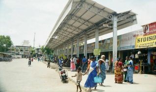 நிற்காமல் செல்லும் தனியார் பேருந்துகள்... கொதிகொதிக்கும் மக்கள்!